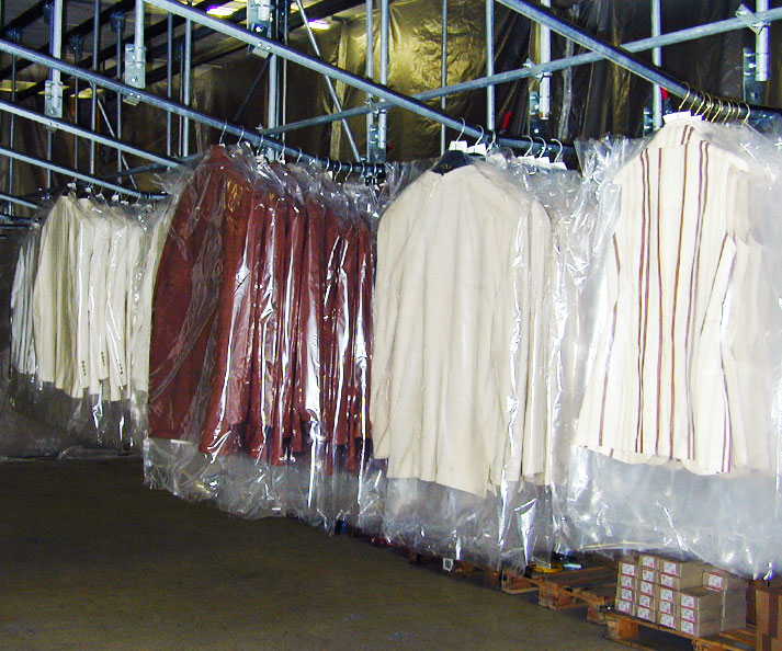 Motorized hanging garment system